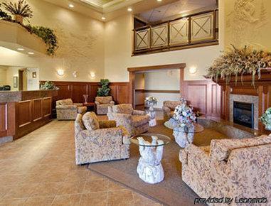 Super 8 By Wyndham High Level Ab Interior foto